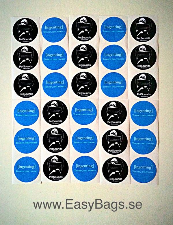 EasyBagsAB's tweet photo. Etiketter &amp; dekaler fixar EasyBags! #dekaler #etiketter #klistermärken #stickers #tryck #trycksaker #butiksemballage http://t.co/rJSmkvw2qJ