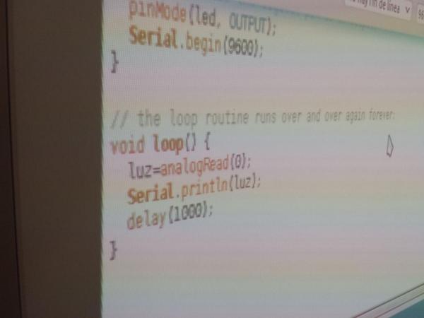 overdrv's tweet image. Ahora, enviando datos analógicos al puerto serie ¡Toma! #TallerArduino @WiFiCanarias