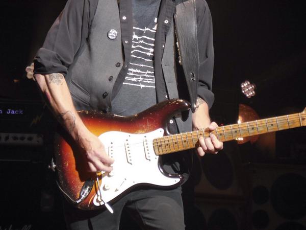 Amy_E_Photo's tweet photo. @PearlJam #PJMilwaukee #pearljam @MikeMcCreadyPJ #PJFallTour #pjfanphoto http://t.co/TT8P2Xy0Fk