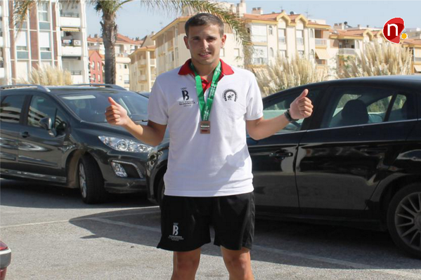 cnoroestetv's tweet photo. Medalla de bronce para Jesús M. García @CABarrameda en el Campeonato Andaluz de media maratón http://t.co/VyQeH11RN4 http://t.co/qHkFE9PQJV