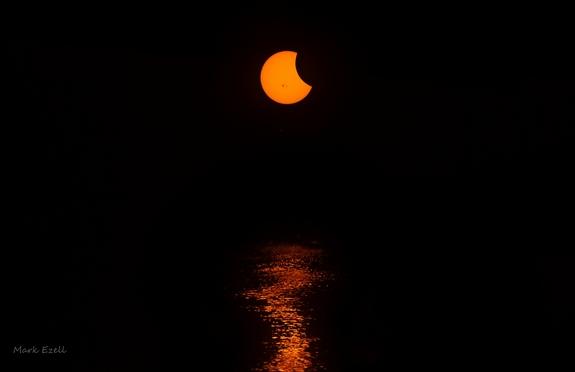 SPACEdotcom's tweet photo. Amazing Partial Solar Eclipse Photos by Skywatchers (Oct. 23, 2014) http://t.co/OglW6ShxU9 http://t.co/8EQC0Hj2I6