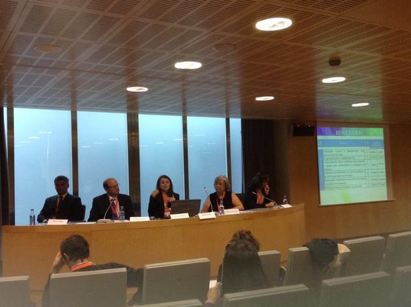 CIEM_2014's tweet photo. Luciana Barbieri nos habla del poder de la innovación en las empresas #ciem2014 http://t.co/yfMm74G0eB