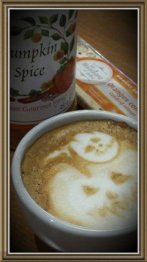 kaffekandy's tweet photo. Demandez  nous le latté à la citrouille épicé pour l'halloween au Kaff! http://t.co/m4J3XGpJTo