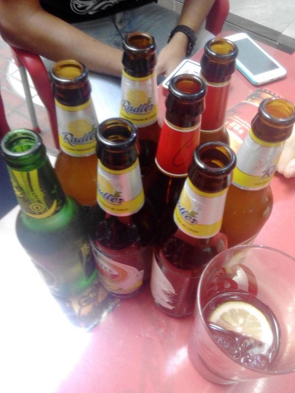 irenemoralesh94's tweet photo. De cerveceo con @varetevp86 @nikicobos93 @alee_raya y @Marisole93Md ;) http://t.co/b7qBN6uCoF