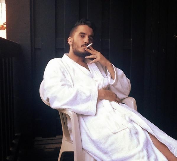 Harbi_Officiel's tweet photo. Pavanance ultime #decompression #pavane #jeunecuisse #parrain #peignoire http://t.co/8NMz0EUtXo