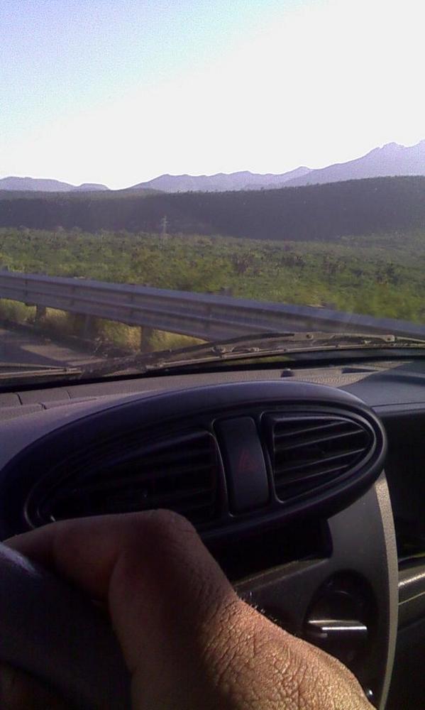pacojrgarcia82's tweet photo. Precauciones al circular por la carretera a Laredo tramos en reparación tramo de mty hasta la cuesta de mamulique ni http://t.co/lziGKfmP1f