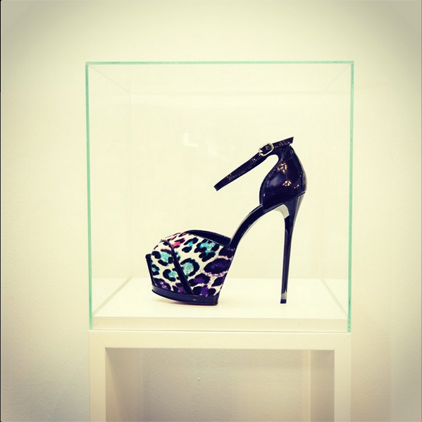ByMareShoes's tweet photo. No nos podemos resistir a esta Diosa ¡ELECTRA! #printcolors #highheels #promoción #enviogratis #colombia http://t.co/B4PM10xQR3