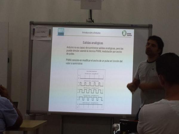 overdrv's tweet image. Explicando las señales analógicas en #Arduino @WiFiCanarias @carmedneg #TallerArduino