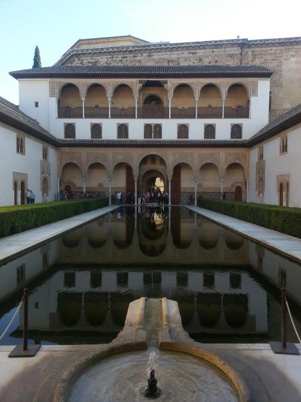 Elymania_84's tweet photo. Alhambra y paella por el dinero dìa de #VolunteeringAtWork a Granada @MEPEGRANADA1 @maregrosso7 http://t.co/r1K1SB0rw9