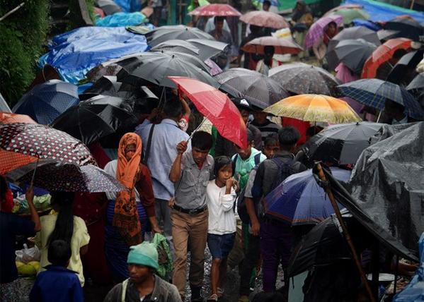 g1's tweet image. Fotógrafo registra cotidiano do vilarejo mais chuvoso da Terra glo.bo/10rxiNk #G1