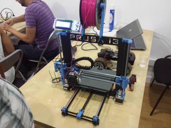 overdrv's tweet image. Vamos a imprimir!  @WiFiCanarias #TallerArduino