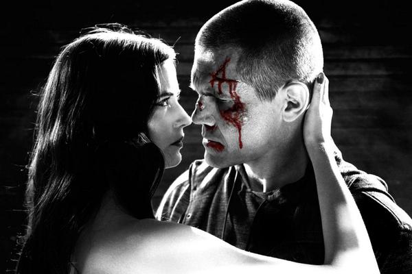 SinCity3D's tweet photo. Si può amare un uomo fino a ucciderlo? #SinCity3D, il film, è al cinema: http://t.co/ID6R0Naii7. http://t.co/nyBqw433f2