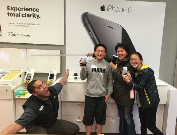 madrigal_mattm's tweet photo. Yes! Another #SWNWHappyCustomer from team Corvallis! JC bringing the Happy Family to @sprint ! @RickyKBaker @SWNW_SG http://t.co/SH00qTWJXt