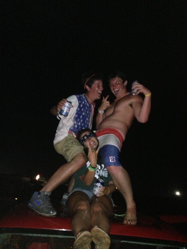 TroyVey9's tweet photo. Happy 23rd bday to my favorite beer shower bitty @JordynAKennedy #oldhag #FGL2 #8thgradeHC http://t.co/umBDiwMMhK