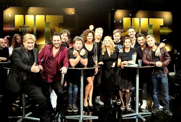 nrkthehit's tweet photo. Da er det bare 90 min til kveldens store FINALEsending! Vi er klare, er dere? Sees 20.05 på NRK1! #nrkthehit http://t.co/ZRKaH0wTuV