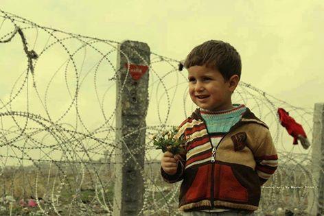 "Gel benimle,
mutluluğun suç olmadığı yerlere gidelim.."
Nazım Hikmet .