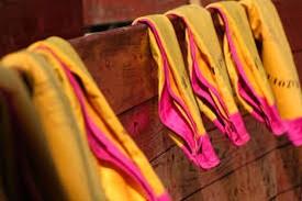 El torero traza de sentimientos las pinceladas que dibuja en el albero con un capote que usa como lienzo de su toreo