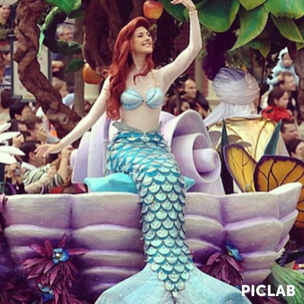 Robyn4Queen's tweet photo. Flash back Friday to when @robynbig was in the Disney Parade. #VoteRobyn #Robyn4Queen http://t.co/ax256iFyZw