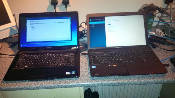 frimleycomp's tweet image. Simultaneous laptop repair tonight. Please backup regularly to help us when you have a HDD failure #backupyourpc