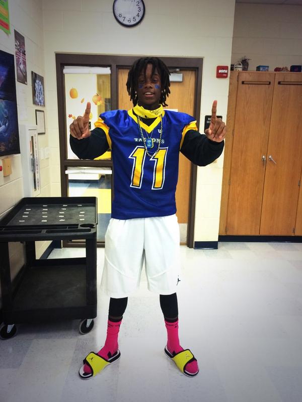 TFlyy_1's tweet photo. Blue &amp; Gold 💛💙🐠 #GameToday #BeatIdaBaker #FishSquad 😝😝 http://t.co/C2xT9AFe6k