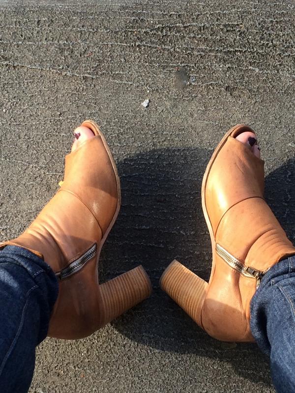 rick_beyonce_m's tweet image. 2.5 mile walk to work in these. Not great but not as bad as you'd think. First 1.5 was a breeze! #muniproblems