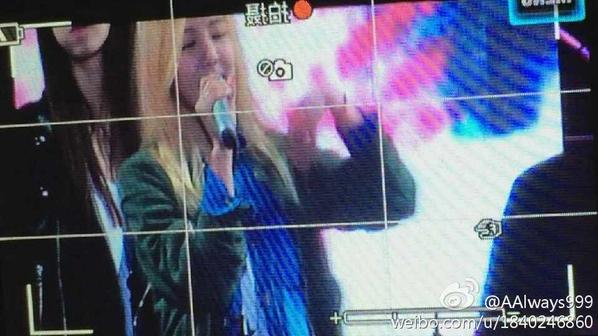 [PIC][24-10-2014]SNSD khởi hành đi Trung Quốc để biểu diễn tại "MBC Korean Music Wave in Beijing 2014" vào chiều nay B0umZLOCIAEJX6X