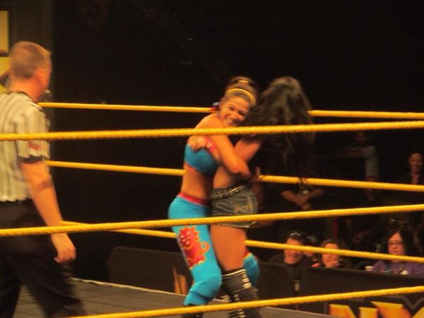 DIVASHOTASS's tweet photo. Aj lee http://t.co/IOezCzjw93