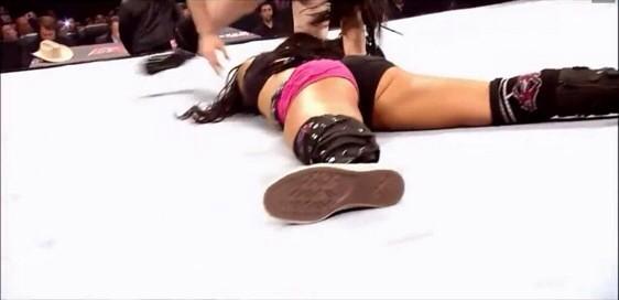 DIVASHOTASS's tweet photo. Aj lee http://t.co/IOezCzjw93
