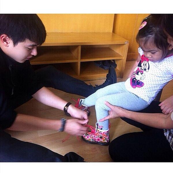 กระทู้น่ารักที่รวมความฟินของจิรโหม่ยวันนี้~ มาดูโมเมนต์น่ารักของน้องวันใหม่ กับ พี่เจมส์จิกัน pantip.com/topic/32759530