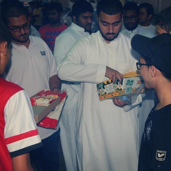 قامت اللجنةالاحتماعيه بتنفيذ برنامج سقيا اللذي يستهذف العماله بمنطقةالدمام وذلك لتحقيق مبدا التكافل والاخاء الاجتماعي