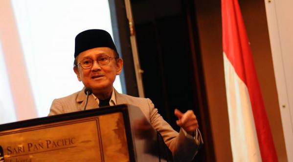 Habibie Dirawat di RSPAD, Akun Twitter Ramai Doakan Kesembuhan bit.ly/1woY6IR