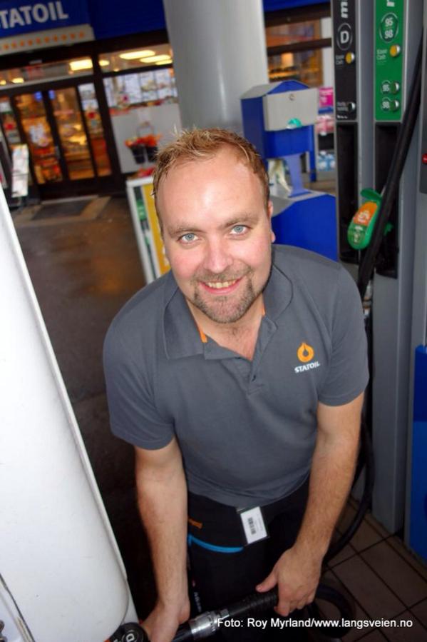 langsveien's tweet image. Service? Det er Øyvind Skaalbones på #Statoil #Torstrand i #Larvik det :)