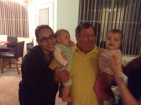 polanka1212's tweet photo. @1Luiggi3 hola luiggito somos Ariana y Rosalind un saludo para todos http://t.co/ml7eLT3STJ