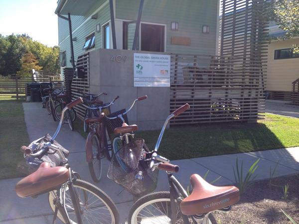 globalgreen's tweet photo. MT @MaryLuevanoGG who is attending an awesome #bike #flashmob at our #HolyCrossProject in NOLA @NOLAWise @Greenbuild http://t.co/KUSHPleCh9