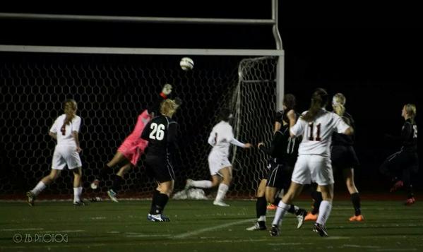 BurnsideImages's tweet image. “@TheHornWBL: 2 years ago today @RacheyRose8 sent the Bears to the Metrodome http://t.co/ObAbhSetLR” still one of my favorite photos!