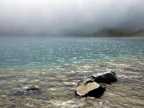 YuriMedevAuthor's tweet photo. The mist lends an air of mystery to Glaslyn beneath the peak of Snowdon. #wales #snowonia #travelphotography http://t.co/0kd23tLbCQ