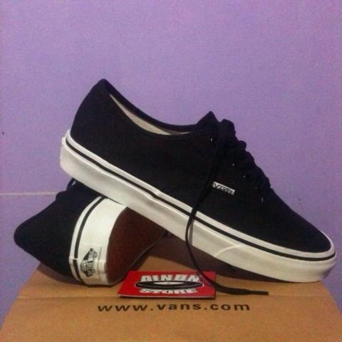 vans authentic black 36