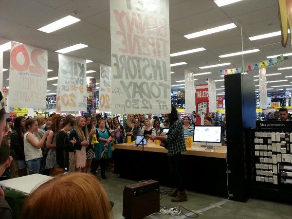 TonyF_JBnz's tweet photo. Hurry into @JBPalmerston now! @bennytipene is instore #fanboytweet http://t.co/b2jINZxZrr