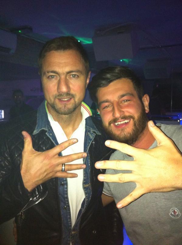 JamesJoyce7's tweet photo. Me an big Jerzy Dudek in @mojitobar1 #5times http://t.co/7R2s8REEtU