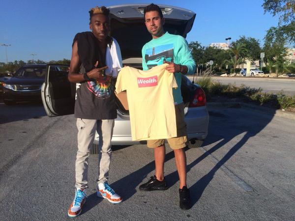 DevilsInGold's tweet image. Just meet up with Mr. Narly hooked him up with some gear check hes songs out he be Flexxing N Mobbin @TheRealMrNarly