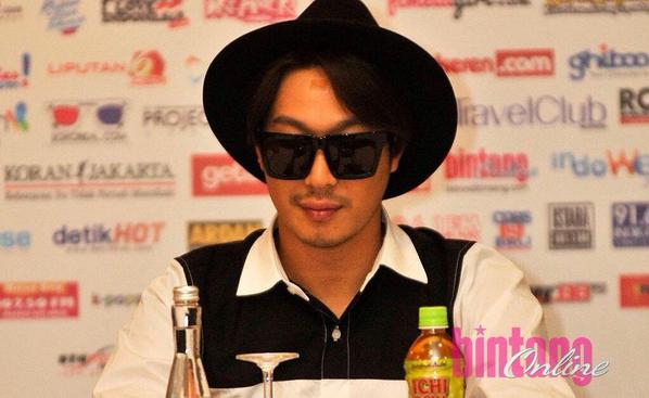 haroroworld's tweet photo. HaHa at Race Start Season 2 in Indonesia Press Conference (cr bintangonline) #RunningManJKT http://t.co/8k1S9M1Bqf