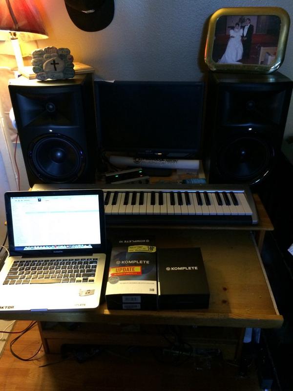 Lightisss's tweet photo. So guess who got a Bunch Of STUDIOO GEAR #Bleszed #Elijah๐ฑ๐๐ http://t.co/9r3sOvVLU0