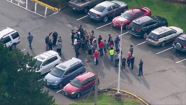 SkyNews's tweet photo. Police say an armed student is dead after opening fire at a high school north of Seattle http://t.co/9VSAOdX6iX http://t.co/JoiM9yjCdw