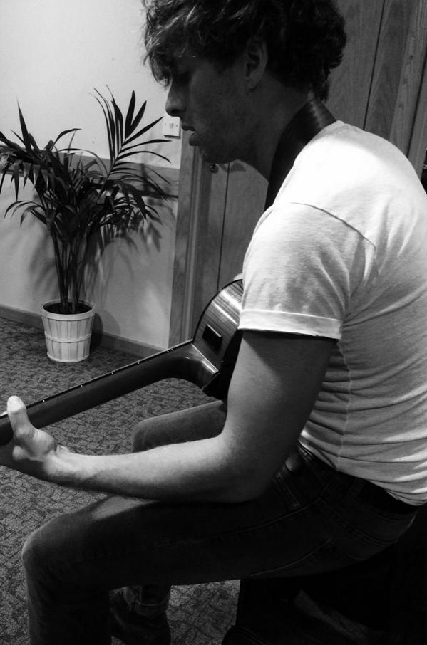 PaoloNutini's tweet photo. Warming up in Newcastle for the opening night of the UK Tour ... http://t.co/dTfBorjF1X