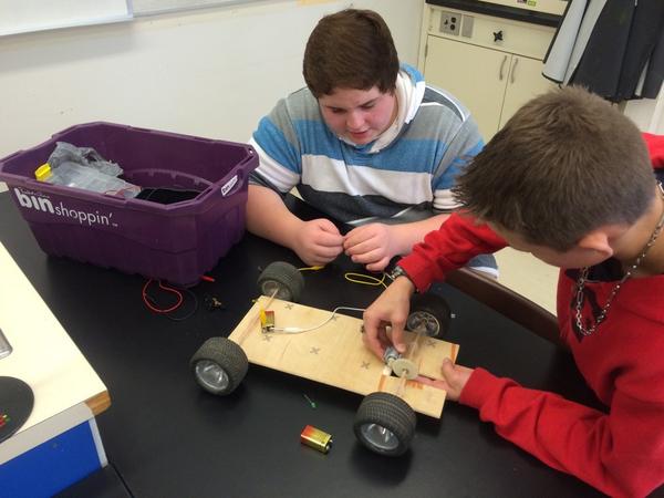 jareolson's tweet photo. Unit #4 Electrical Science Challenge #psd70 #scichat #duffieldschool #dfsci9 http://t.co/waK1BFnInw