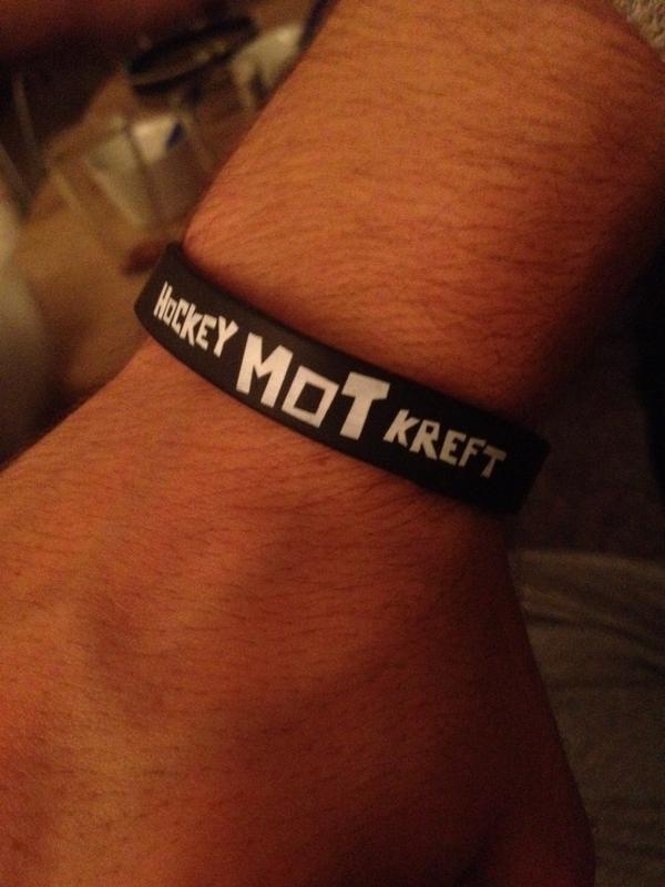 MagnusLindahl1's tweet image. Meld deg inn i @HockeyMotKreft og få like kult bånd som meg! Hvis du ikke går med bånd, meld deg inn uansett! #2get