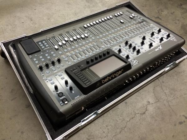 Barely used Behringer X32 1 month old. $1999=console. $25 =custom case. Prefer to sell together.
Sales@Ratsound.com
