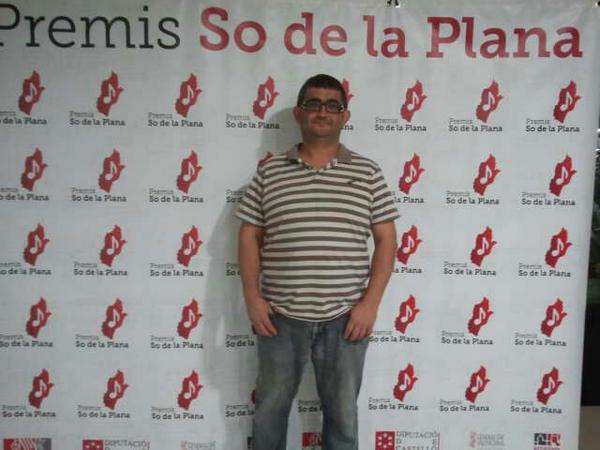 BandaCabanes's tweet photo. El Presi ja ha estrenat el photocall. Demà tots ben guapos! @planalta @liraborriolenca @Bandadelapobla  #SodelaPlana http://t.co/aw79yfH7TN