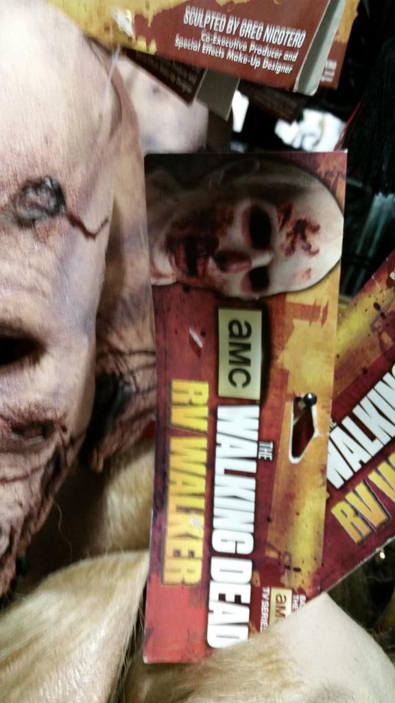 O_RodriguezIII's tweet photo. @Travistorment I can be you for Halloween...yeah!!!! #RVWALKER #TWDFamily #TWD4ever #TWD π http://t.co/4ww0Y1UThQ