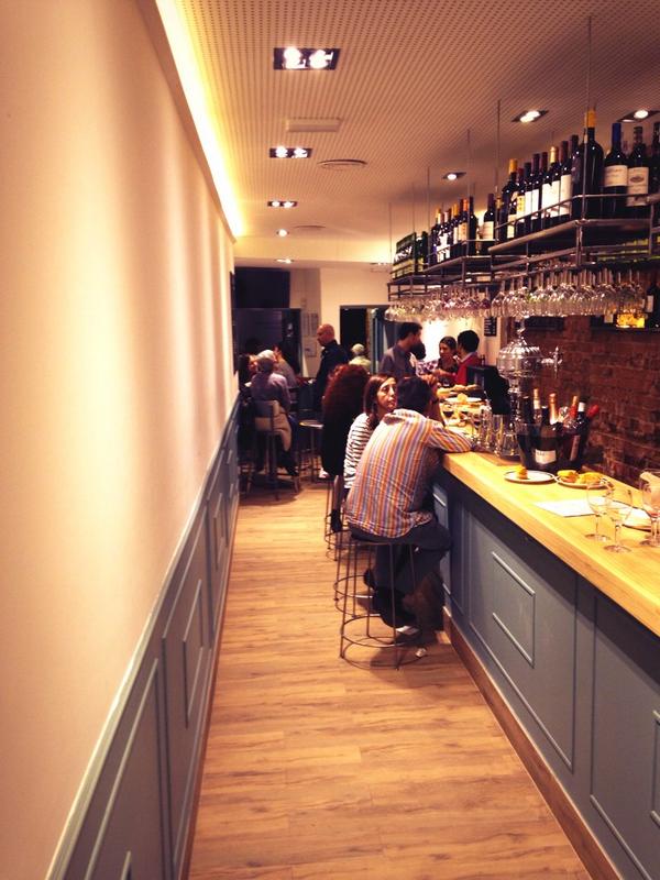 mad_queens's tweet photo. Probando #lachelo @IniakiOyarbide Promete promete #novedad #madrid #madridtips #restaurantenuevo #inakinodefrauda http://t.co/oKfbj5cTNv
